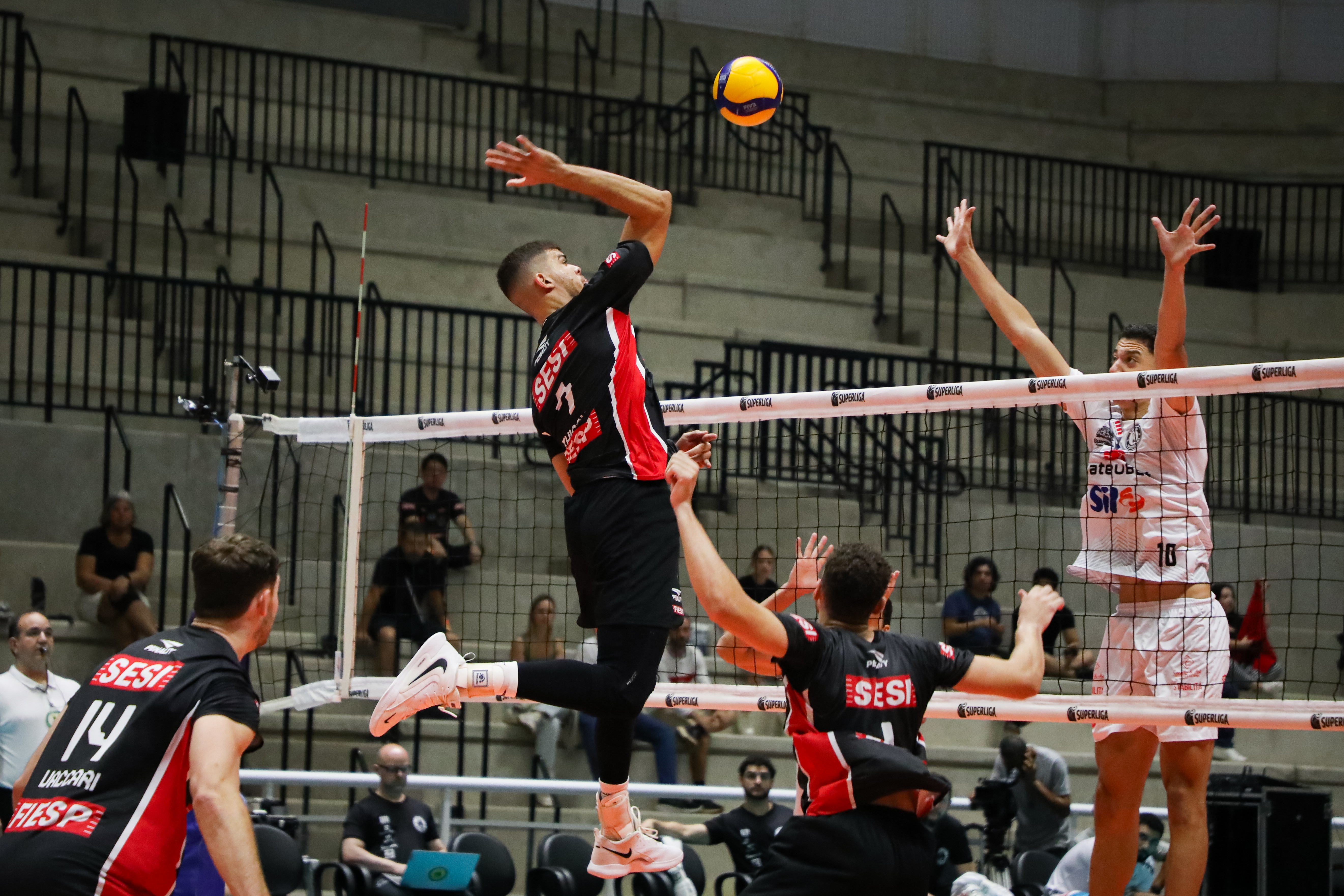 Sesi-Bauru x Guarulhos: onde assistir ao vivo e horário do jogo do Paulista de vôlei masculino
