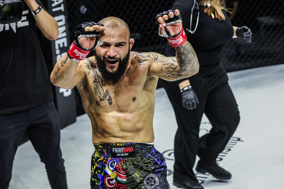 John Lineker deseja voltar ao MMA na próxima luta — Foto: onefc.com