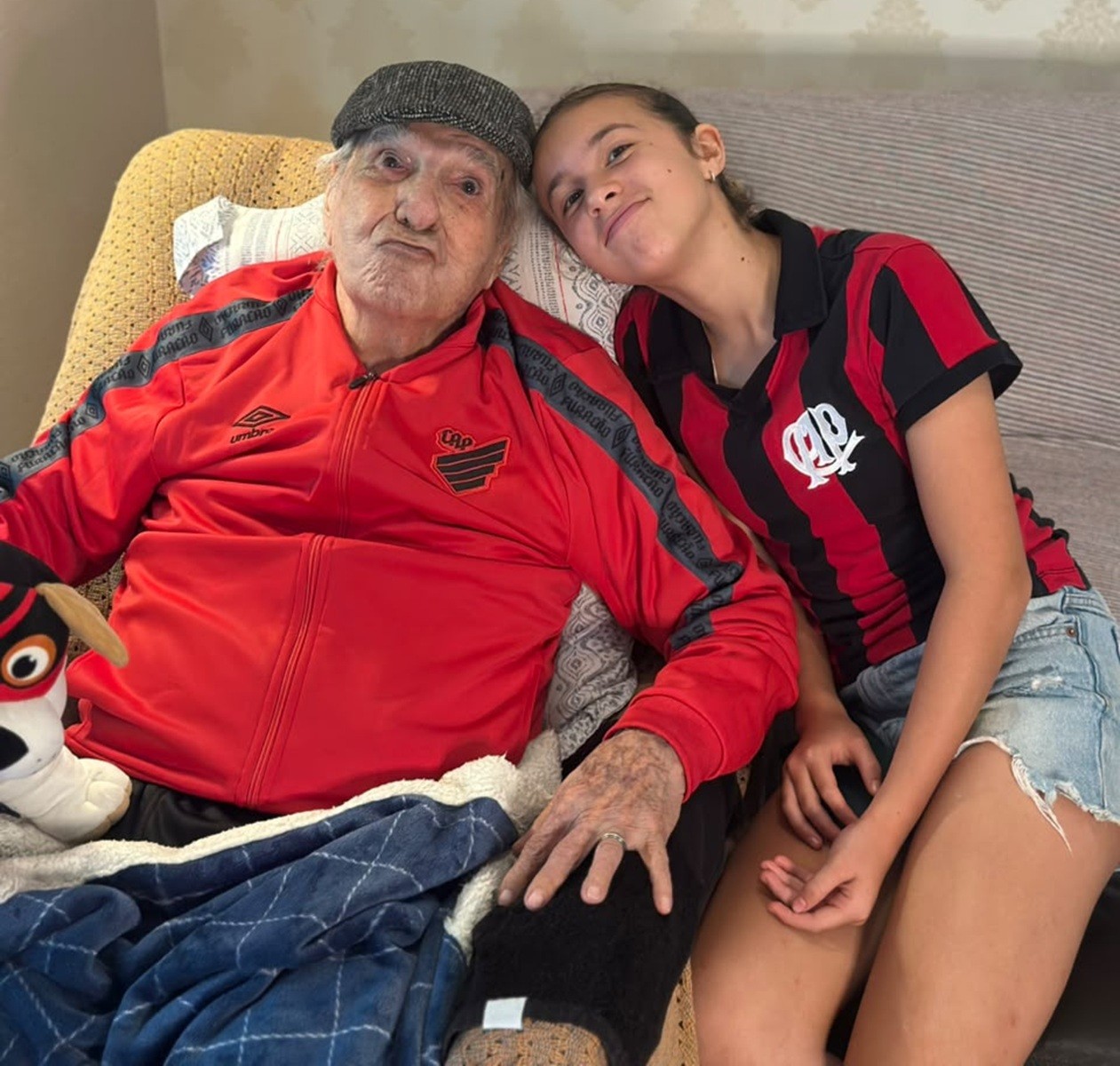 Ídolo centenário: aos 101, Jackson revive história com Athletico e Corinhians e inspira bisneta