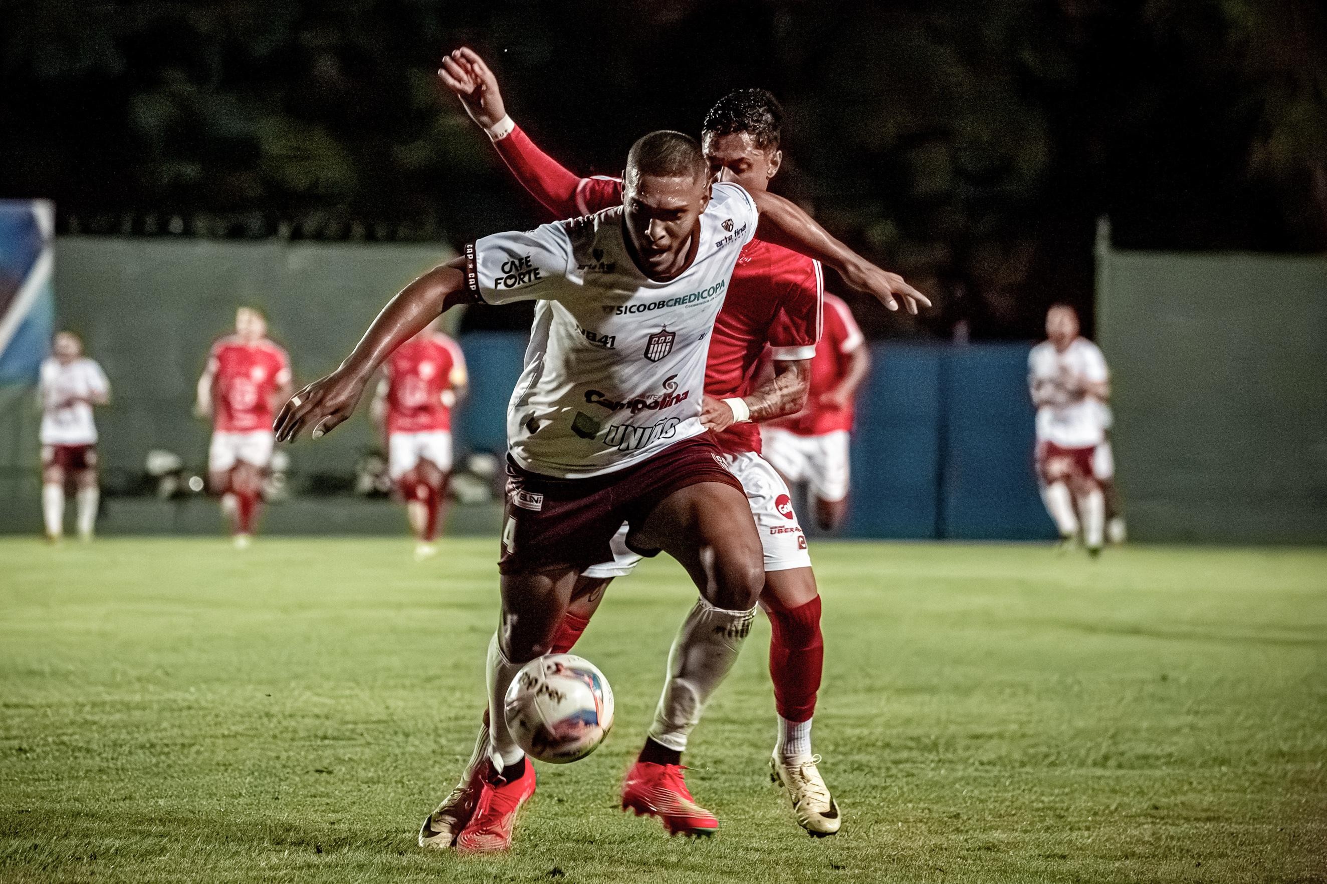 Patrocinense vence Uberaba com gol no fim e vira líder no Módulo 2 do ...
