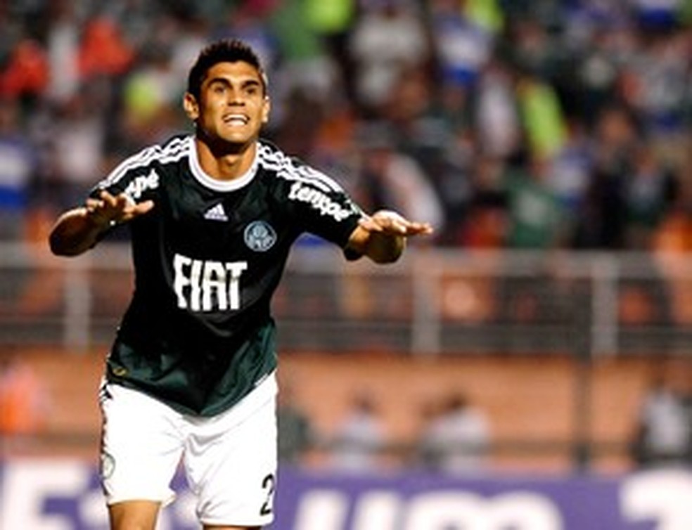 Luan em atuação pelo Palmeiras em 2010 — Foto: Marcos Ribolli/ge