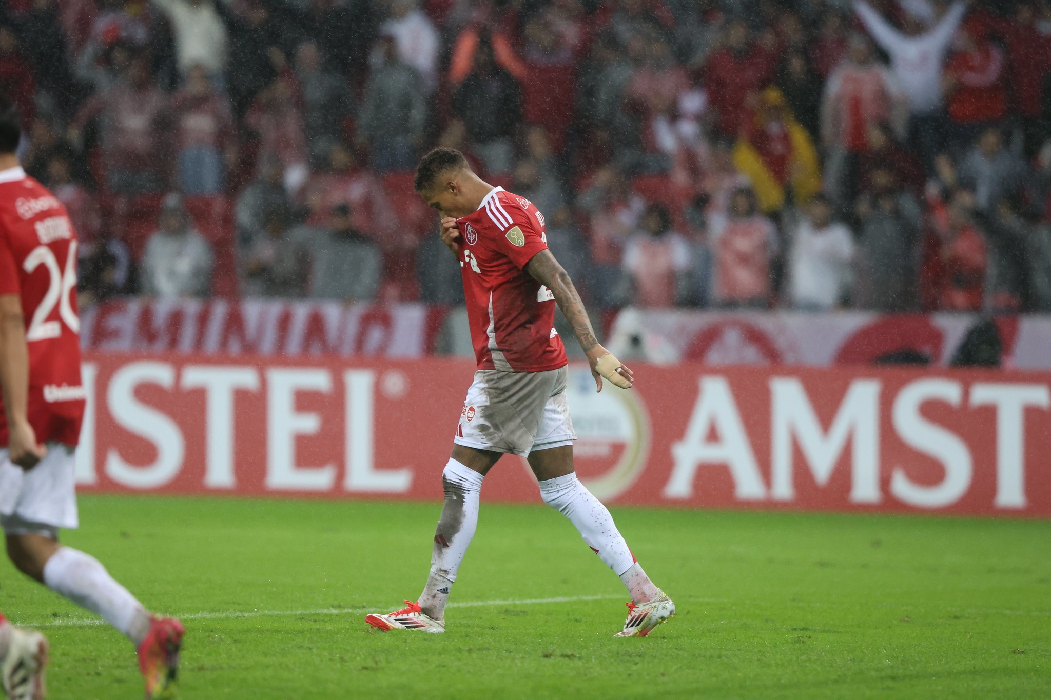 Por que o Inter ainda não definiu a situação de Vitinho?