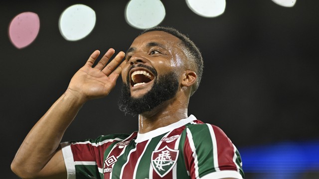 Samuel Xavier comemora gol do Fluminense