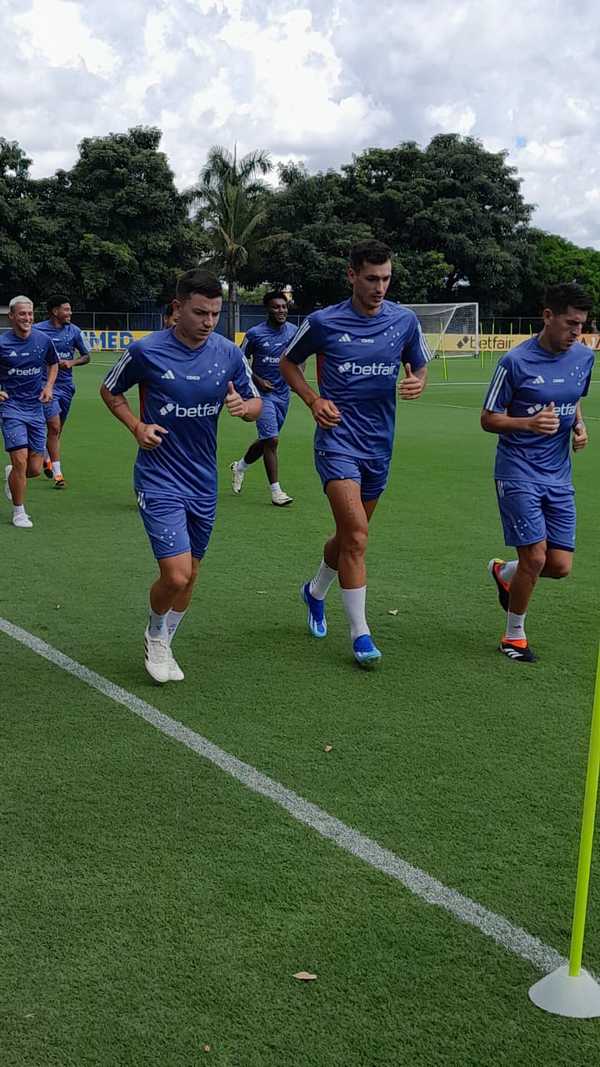 Treino do Cruzeiro com Barreal integrado e Kaiki e Neris em transição