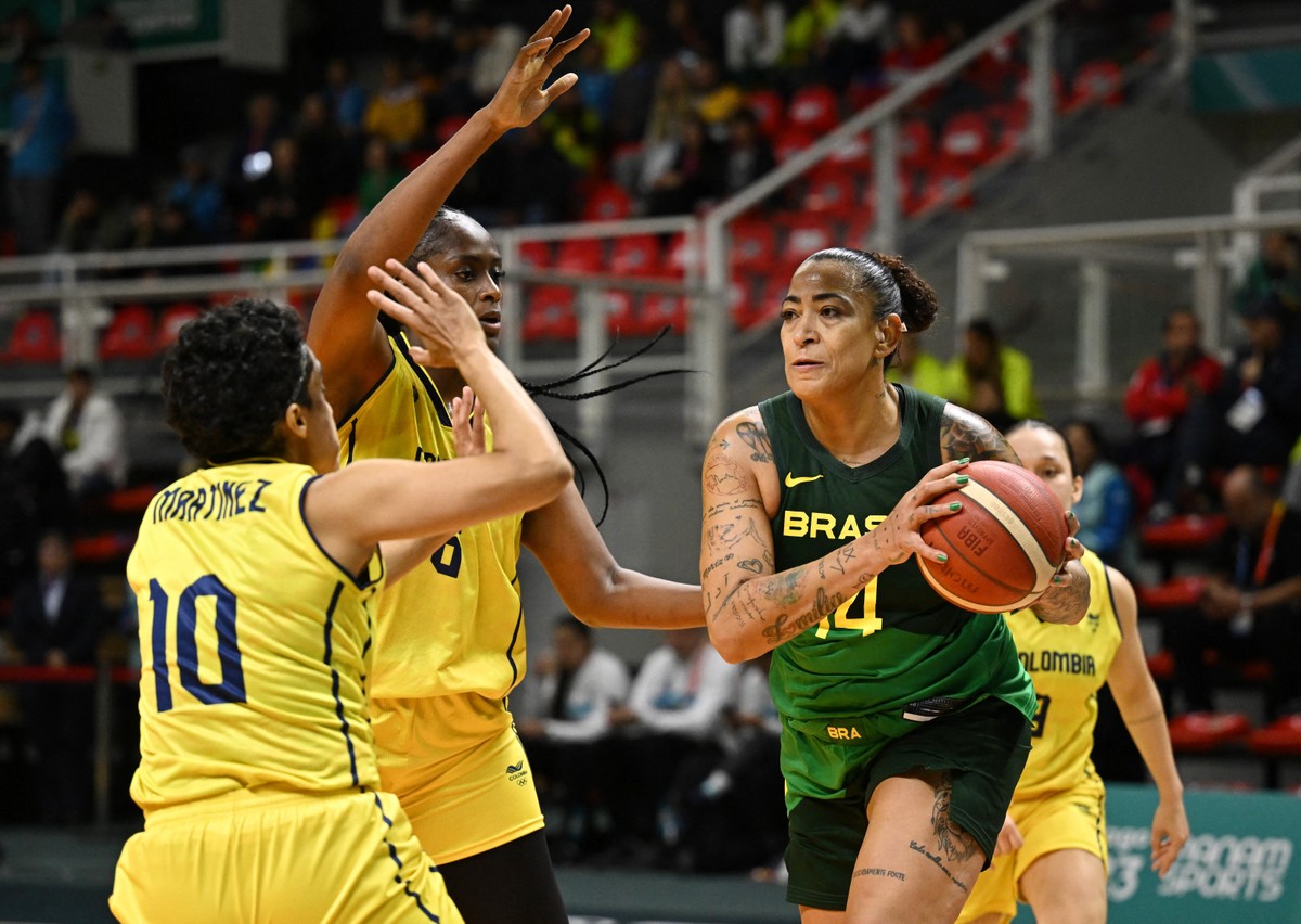 Brasil conquista o ouro no Triatlo masculino nos metros finais; feminino  fica sem medalha - Surto Olímpico