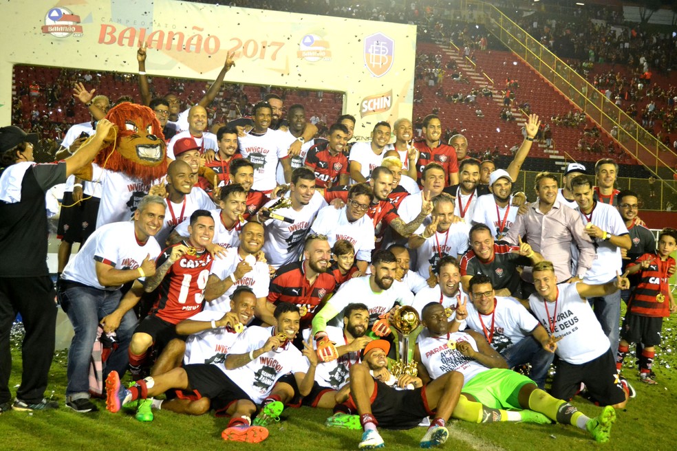 Vitória campeão baiano taça troféu Bahia Ba-Vi — Foto: Romildo de Jesus / Futura Press