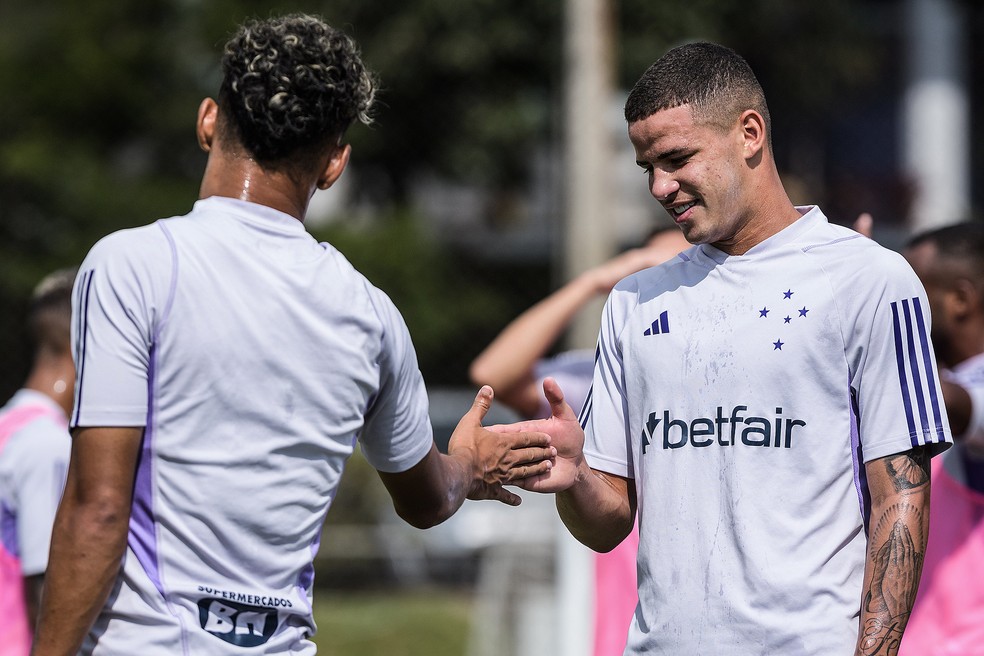 Arielson foi observado por Pepa em alguns treinos do profissional do Cruzeiro — Foto: Gustavo Aleixo/Cruzeiro