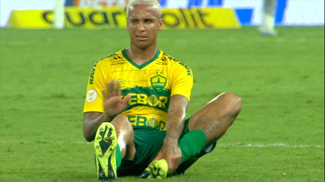 Deyverson brilha em vitória do Cuiabá sobre o Flamengo; Vasco encerra jejum contra o Grêmio