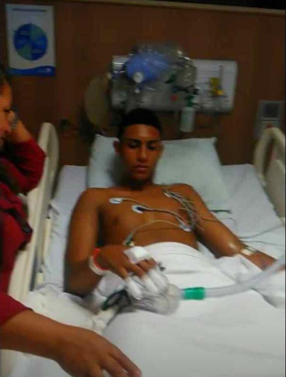 Dyogo Alves no hospital após a tragédia em 2019 — Foto: GloboEsporte