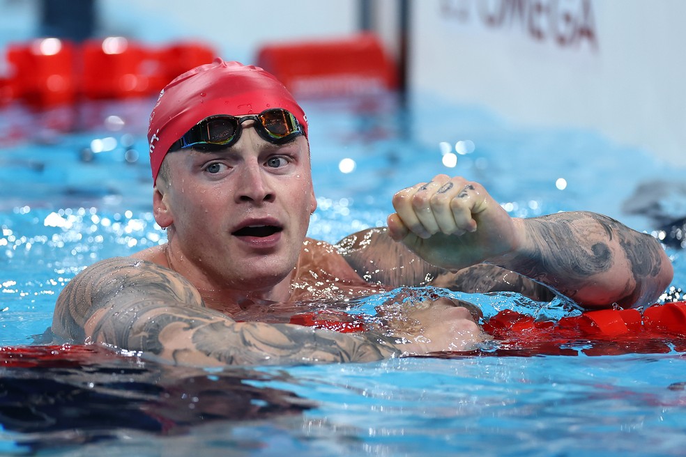 Adam Peaty nas piscina após prova nas Olimpíadas — Foto: Quinn Rooney/Getty Images