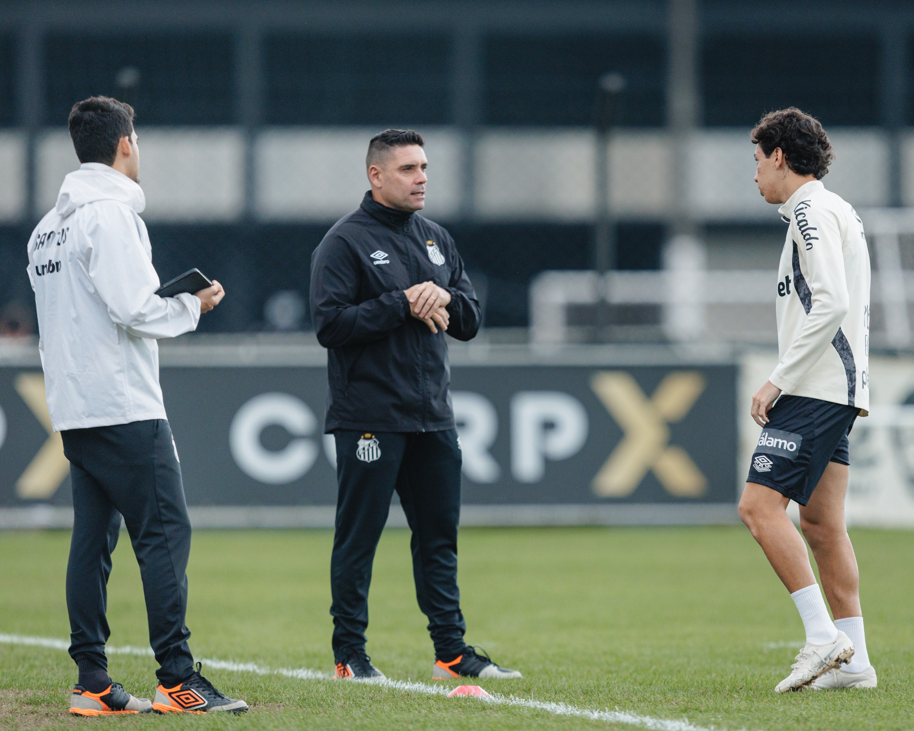 Treino do Santos: Caballero antecipa volta após Copa, e Gabriel Bontempo segue fora