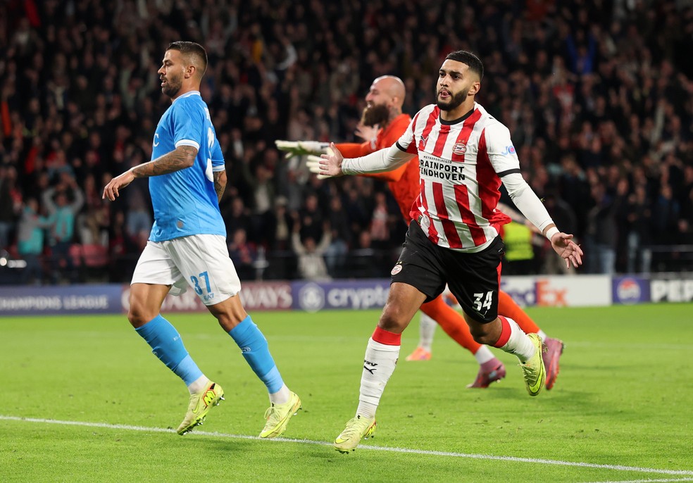 Ismael Saibari em partida do PSV contra Napoli