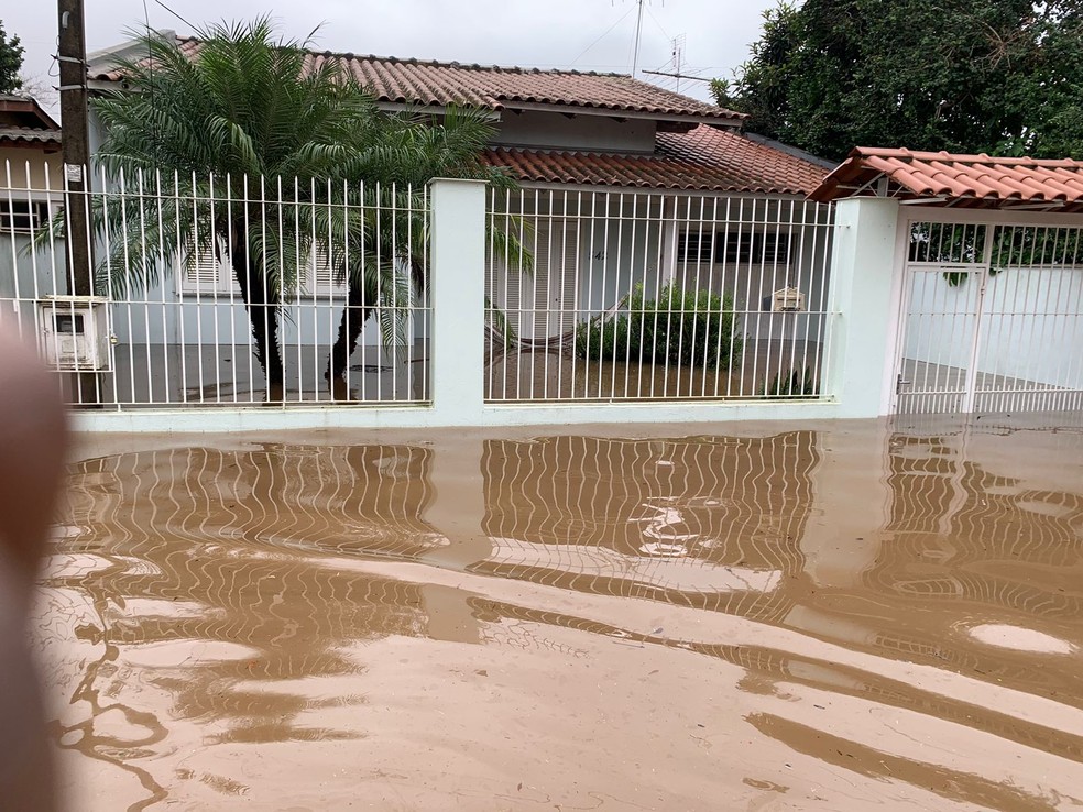 Casa do atacante Patrick é uma das atingidas pela enchente no Rio Grande do Sul — Foto: Reprodução/Arquivo Pessoal