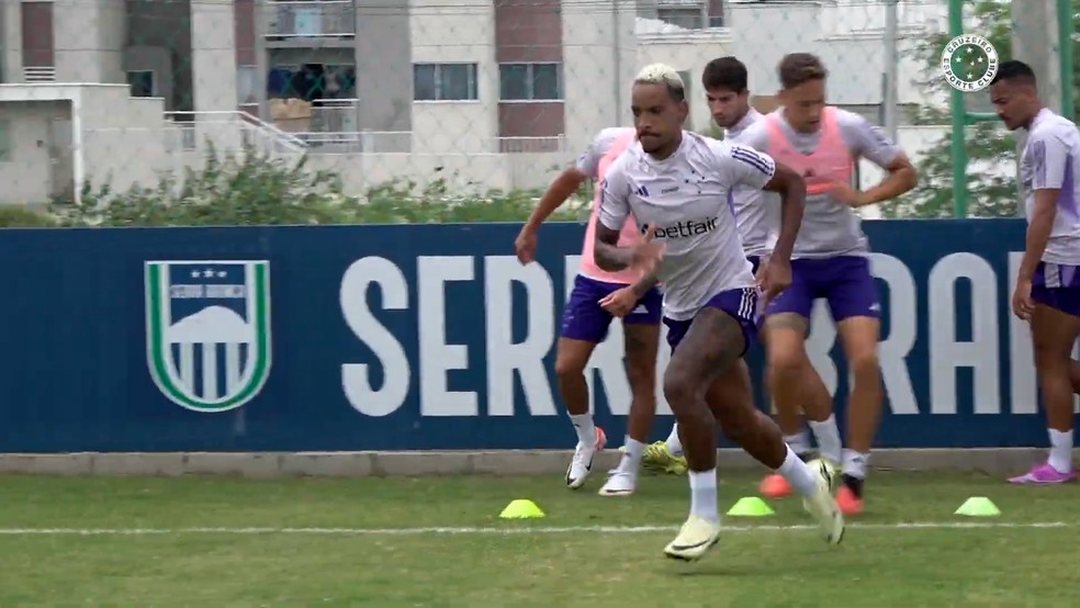 Matheus Pereira em treino do Cruzeiro, no CT do Serra Branca — Foto: Reprodução/Cruzeiro TV
