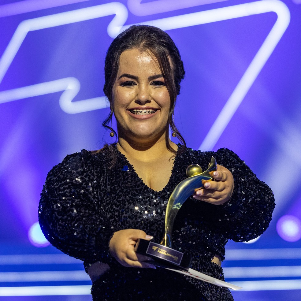 Mariana D'Andrea venceu o prêmio atleta da galera — Foto: CPB / Divulgação Twitter