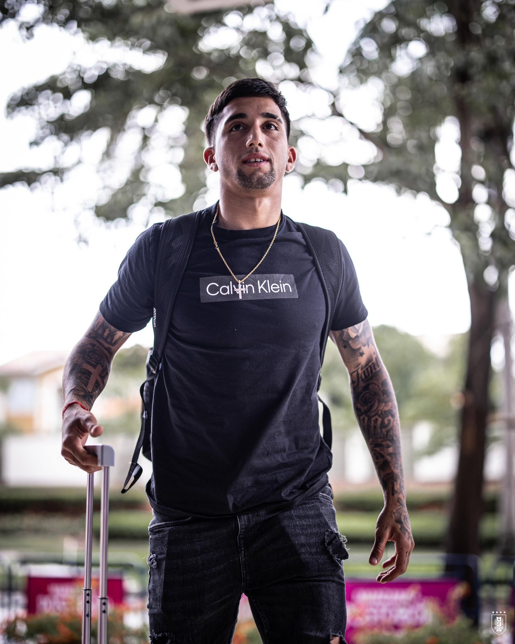 Grêmio contrata Cristian Olivera para reforçar elenco em busca de títulos.