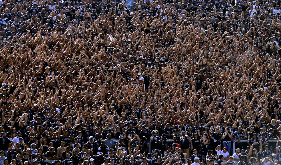 Torcida do Corinthians na Neo Química Arena contra o Bragantino — Foto: Marcos Ribolli