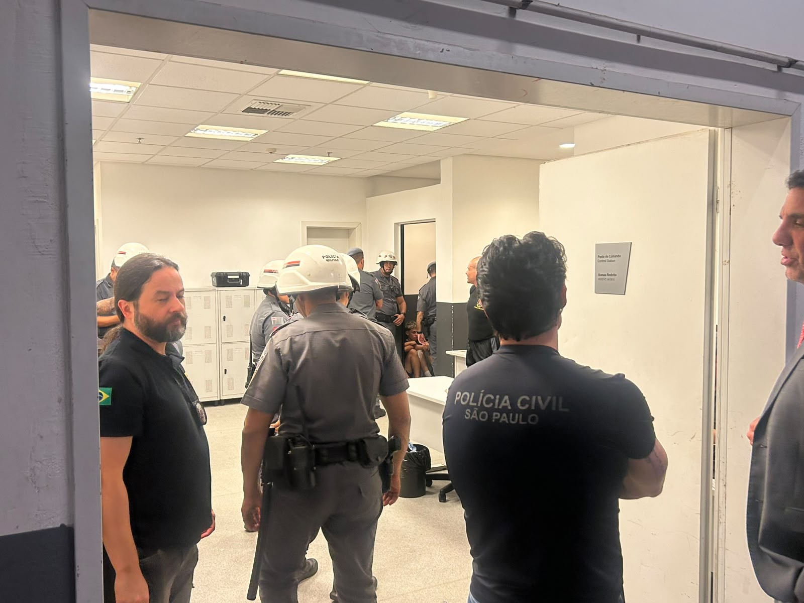 Confronto entre torcedores do Corinthians e Rosario termina em intervenção da PM na arena