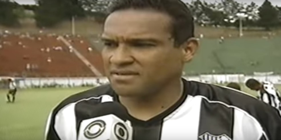 Muller vestiu a camisa do Tupi em 2003 &mdash; Foto: Reprodu&ccedil;&atilde;o/TV Integra&ccedil;&atilde;o