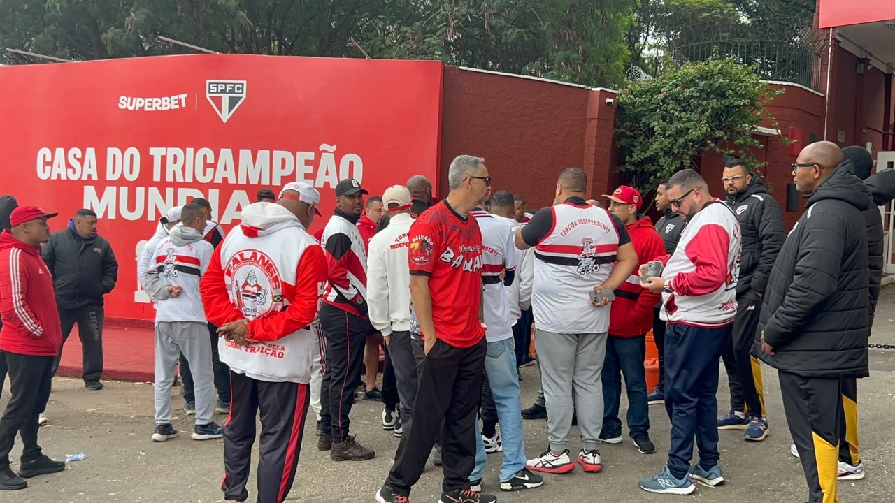 Torcidas organizadas cobram diretoria após 10 jogos sem vitória do São Paulo