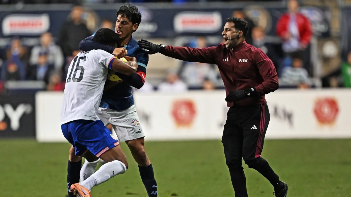 SE ENVOLVEU EM BRIGA! Gustavo Gómez, do Palmeiras, se envolve em briga e amistoso entre EUA e Paraguai termina em confusão