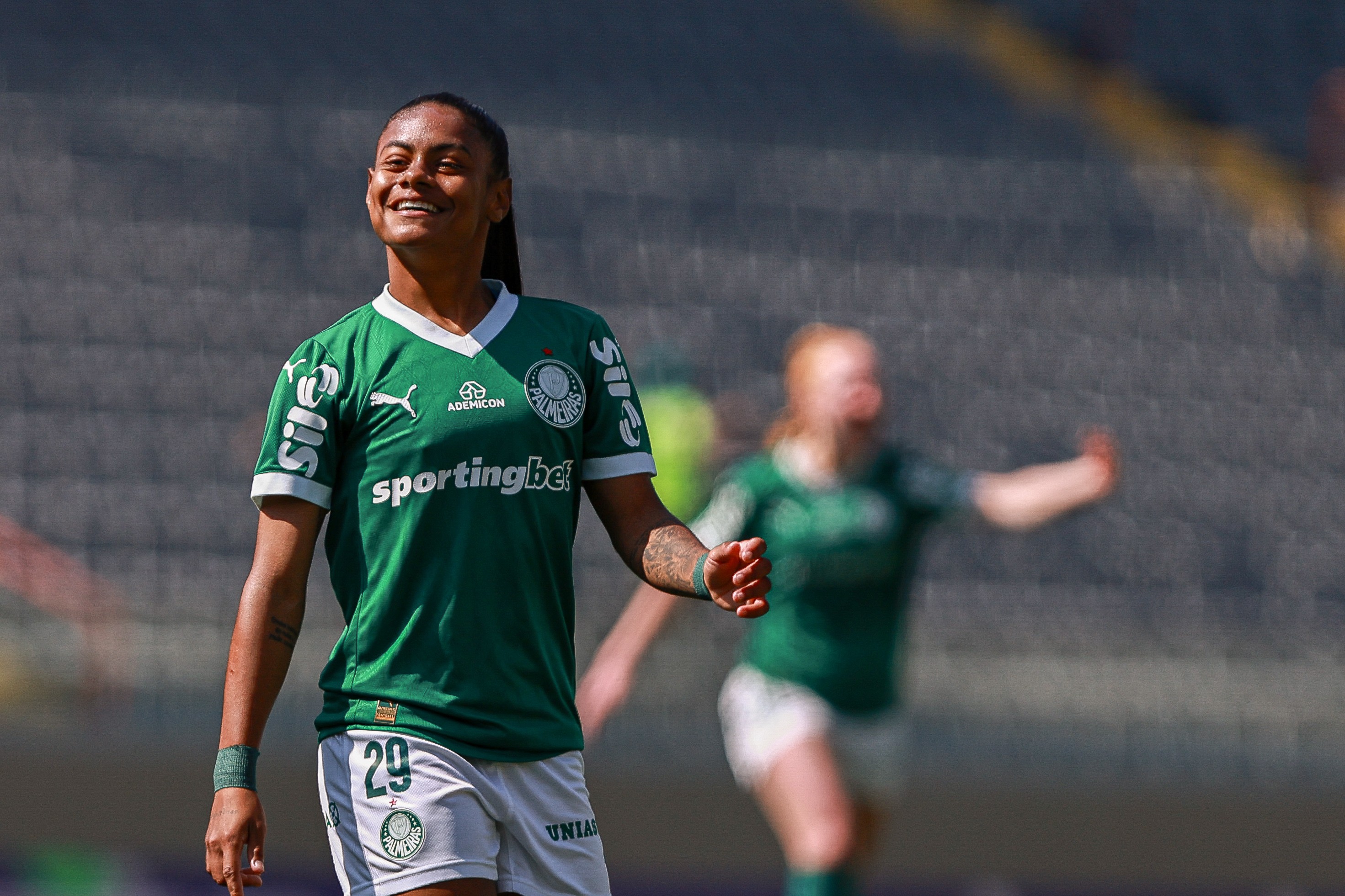 Taina Maranhão, Filha de Ex-jogador e Destaque do Palmeiras Após Abandonar Ginástica