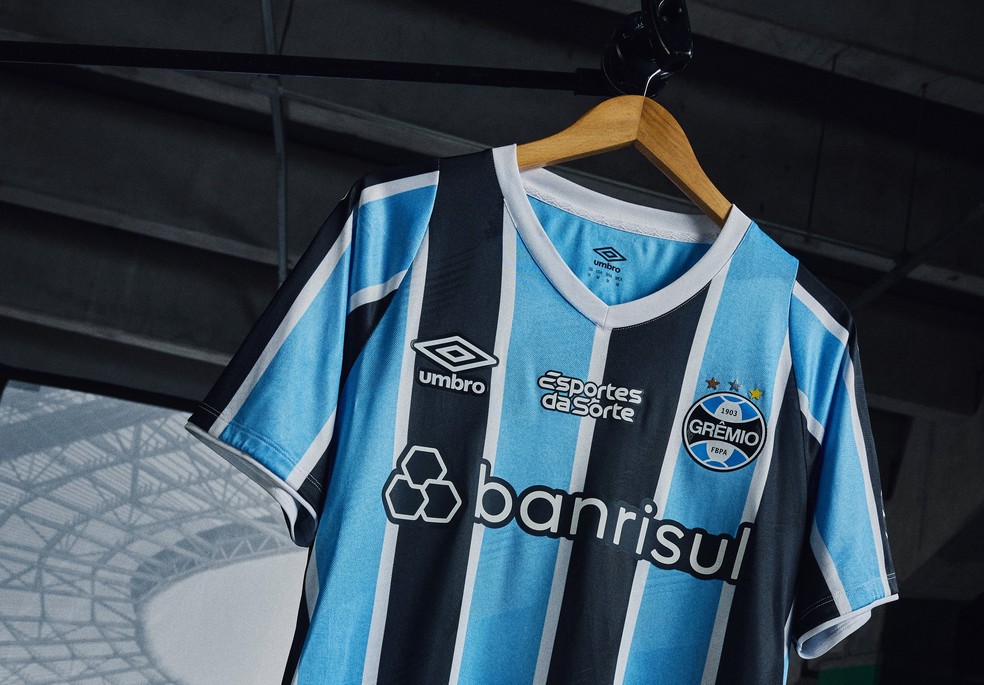 Casa de apostas patrocina o Grêmio desde 2023 — Foto: Umbro/Divulgação