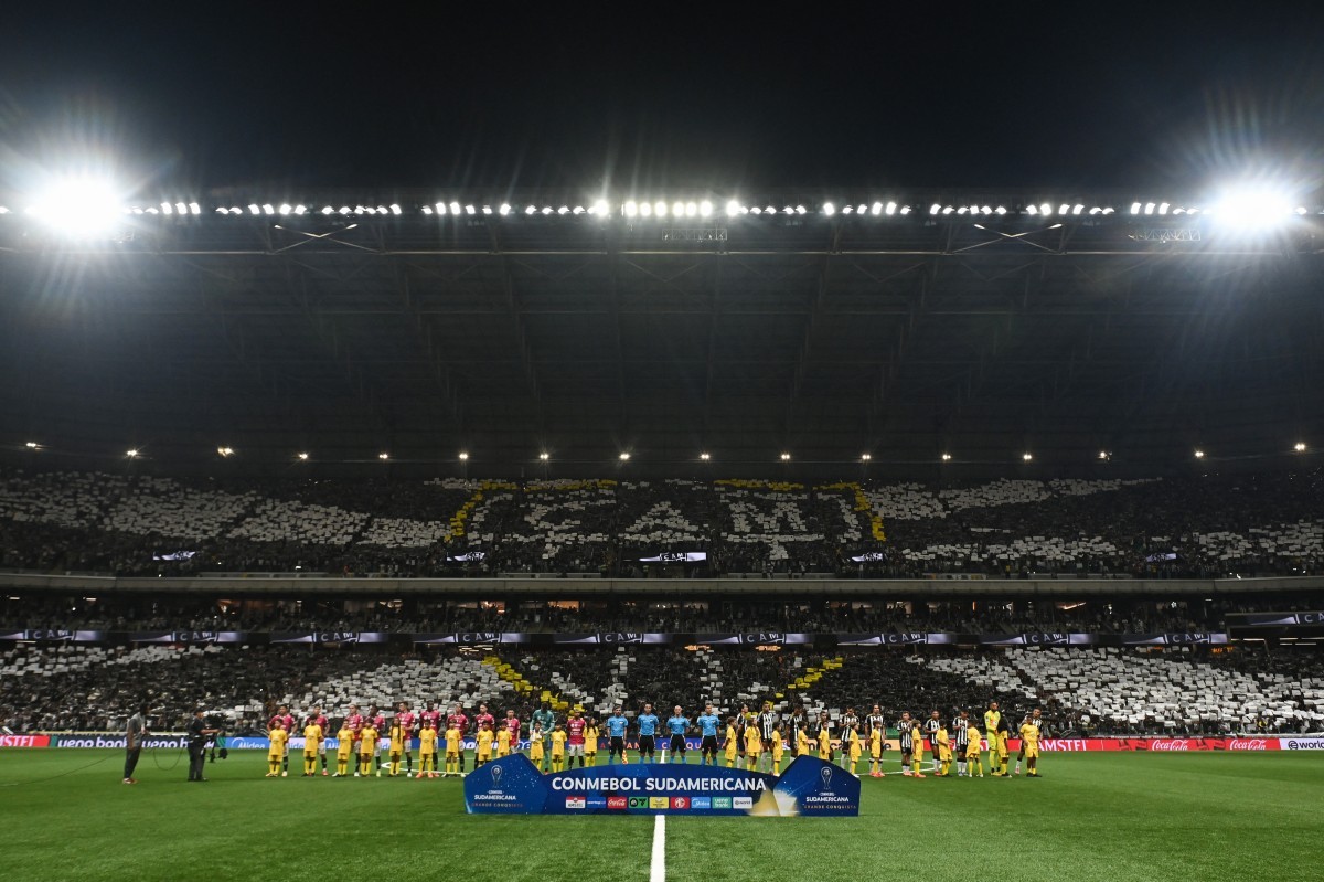 Atlético-MG lidera arrecadação, enquanto Corinthians brilha com maior média de público na Sul-Americana