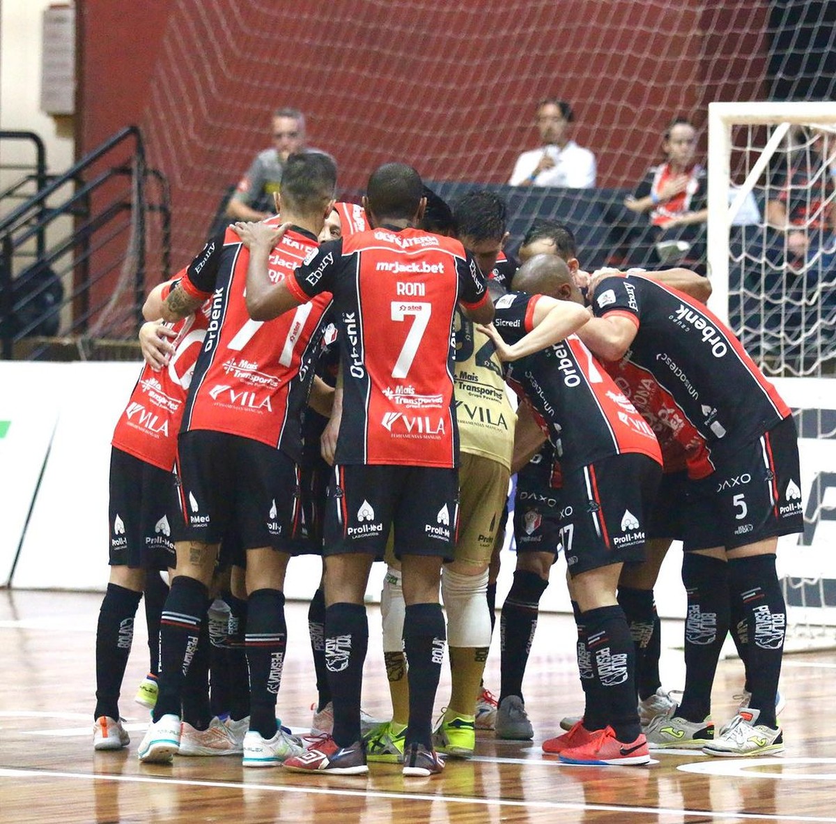 Cascavel e Joinville se enfrentam mirando o topo da tabela da Liga