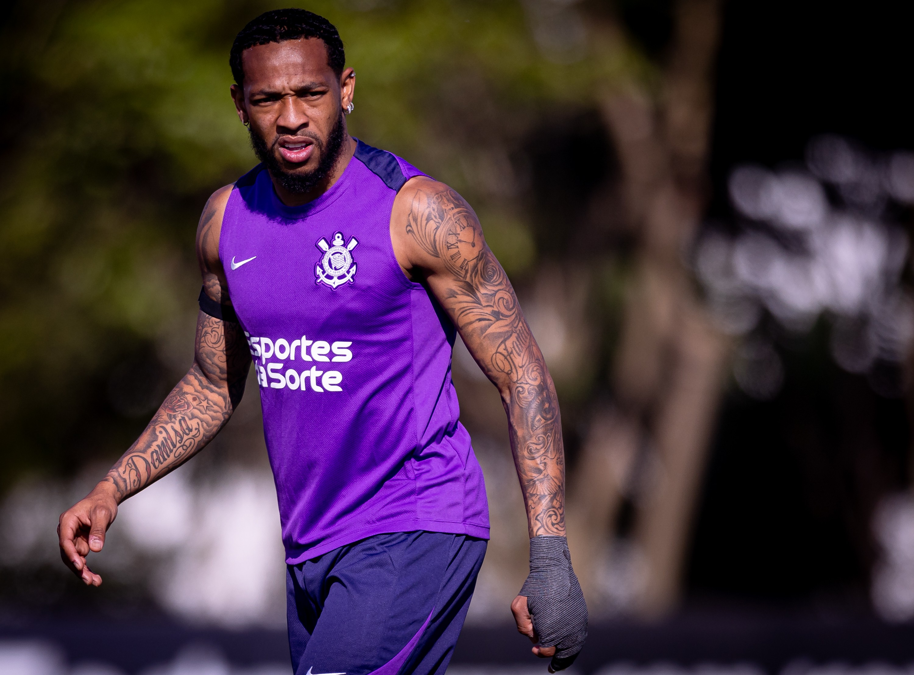 Diretoria do Corinthians pune Martínez por ausências em treinos