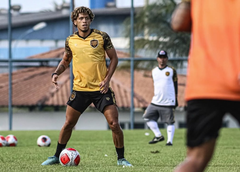 Robertinho intensifica prepara&ccedil;&atilde;o contra o Manaus. &mdash; Foto: Jo&atilde;o Normando/AMFC