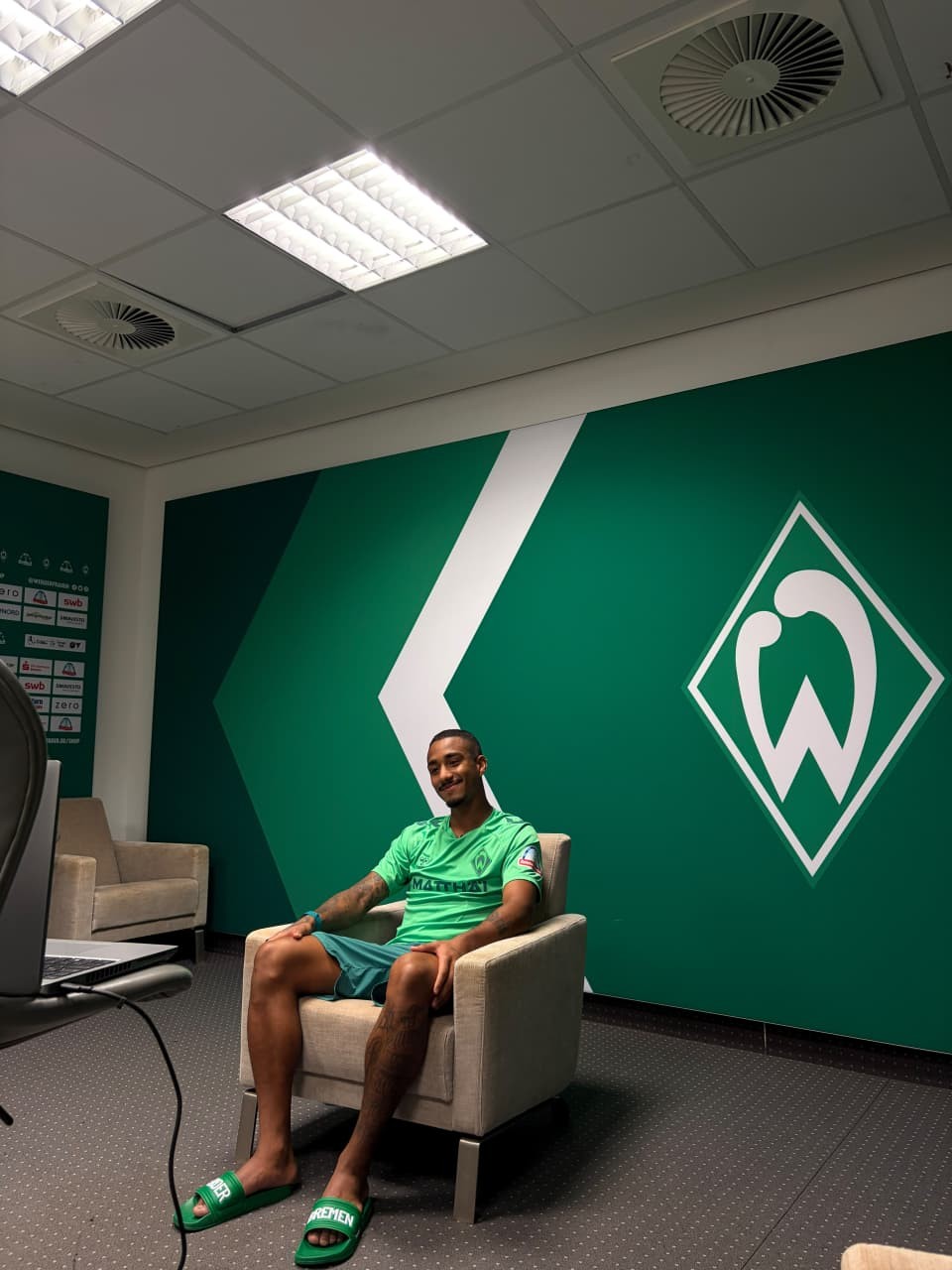 Arthur emplaca sequência como titular em novo clube e mira convocação: "Pode abrir portas para mim"