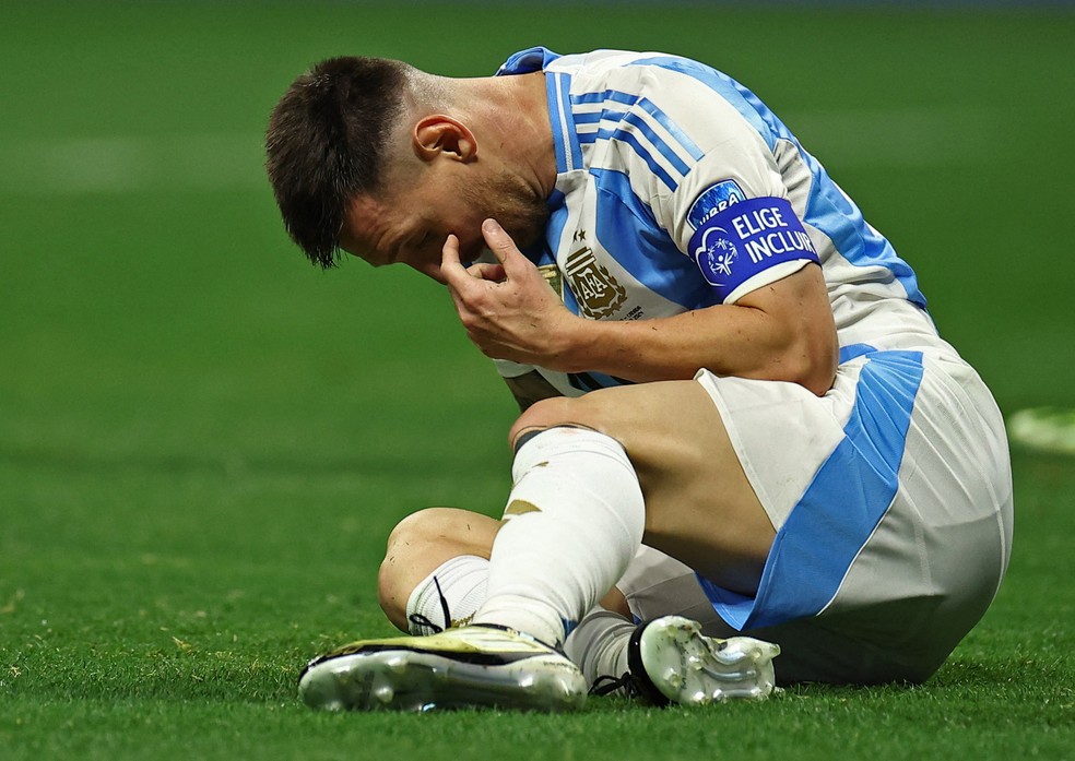Messi no gramado em Argentina x Canadá — Foto: REUTERS/Agustin Marcarian