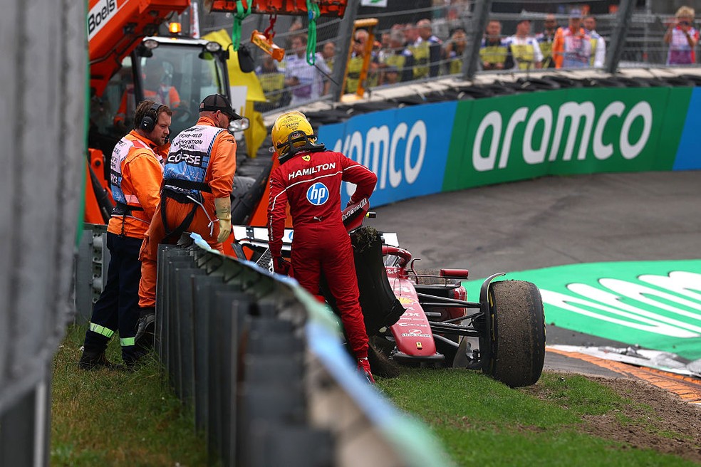 Hamilton se choca com punição para Monza, mas não se abala: "Me motiva"