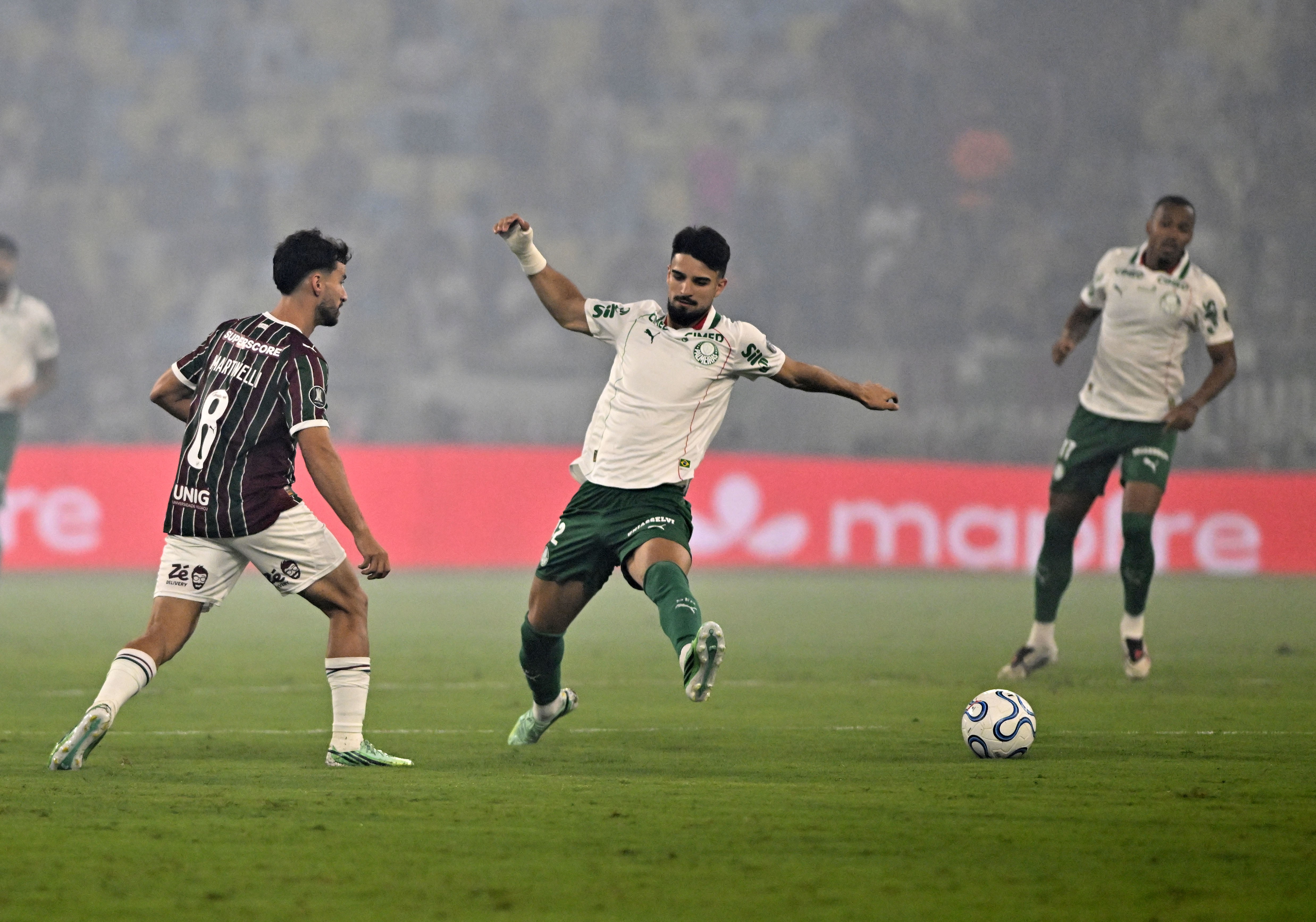 Martinelli será reavaliado nesta quinta após deixar jogo do Fluminense com dores no joelho