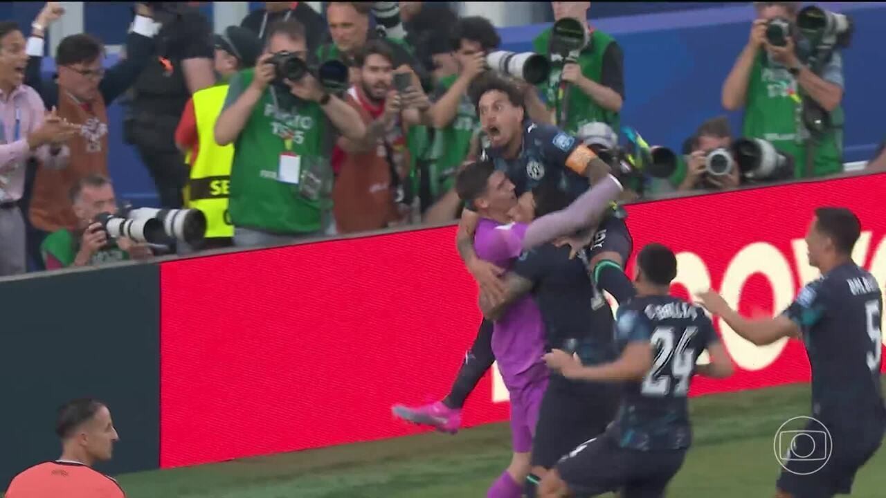 Herói do Paraguai na Copa do Mundo é expulso por dar cabeçada em rival na Argentina