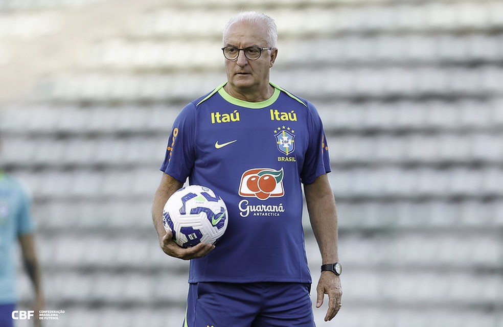 Dorival Júnior em treino da seleção brasileira antes de demissão — Foto: Rafael Ribeiro / CBF