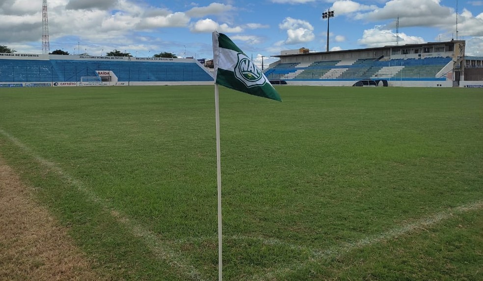 Bandeira do Nacional de Patos no Jos Cavalcanti   Foto: izabel Rodrigues / ge