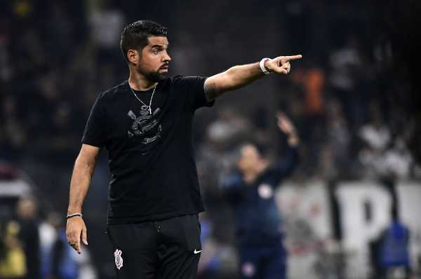 Corinthians busca reforços com talento e imposição física na janela de transferências.