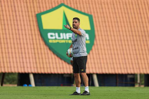 Corinthians quita multa e Cuiabá libera técnico António Oliveira para contratação profissional.