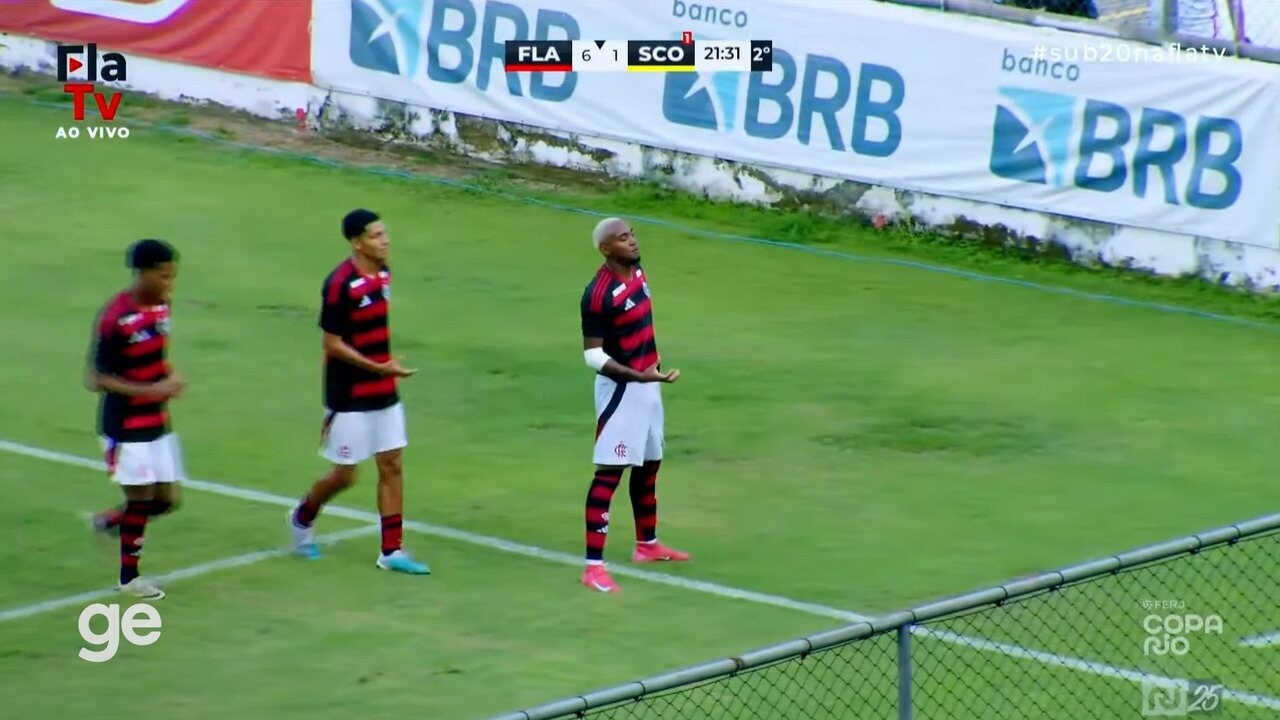 Esperando propostas, Lorran brilha no sub-20 do Flamengo com gol e assistência