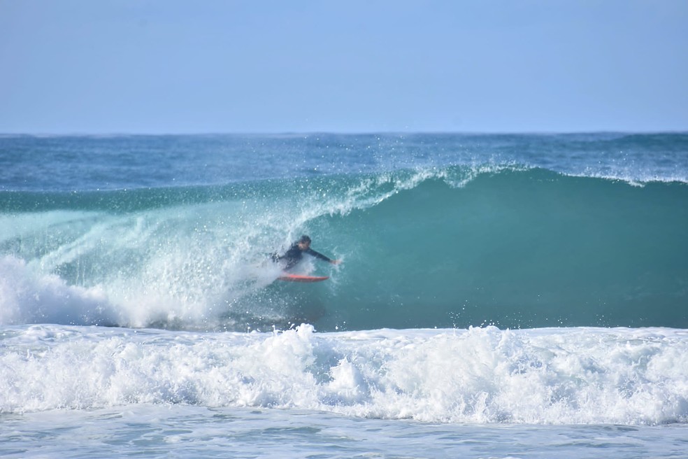 Vini dos Santos em Nazaré, Portugal — Foto: Arquivo pessoal