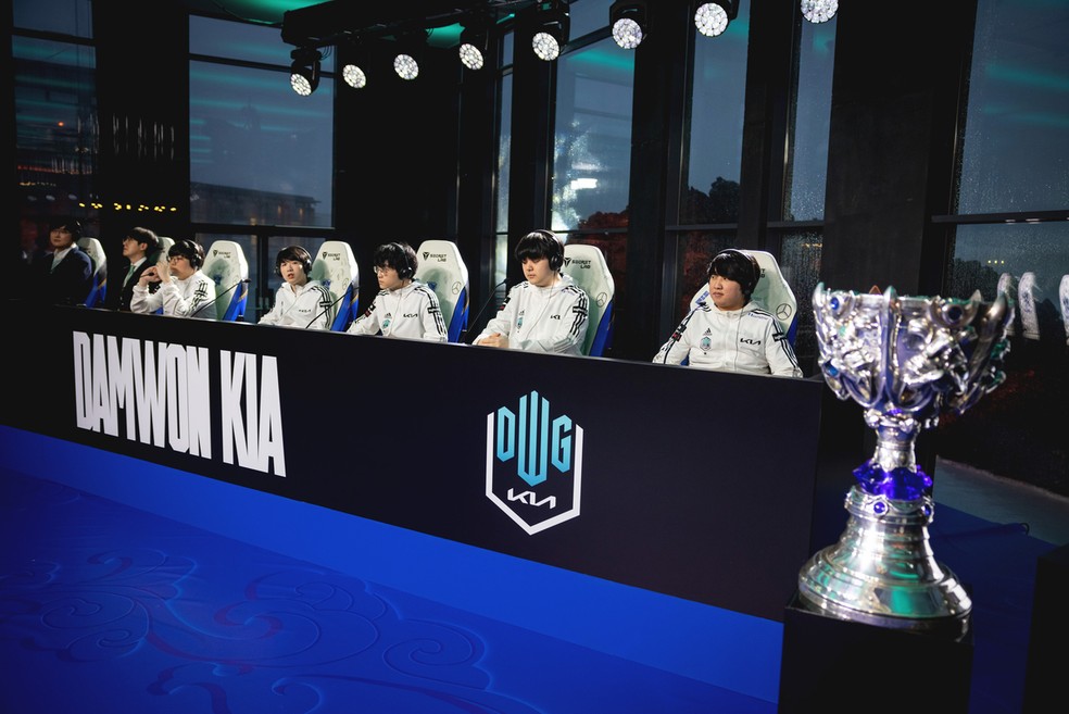 Equipe chinesa EDG vence Campeonato Mundial 2021 de League of Legends