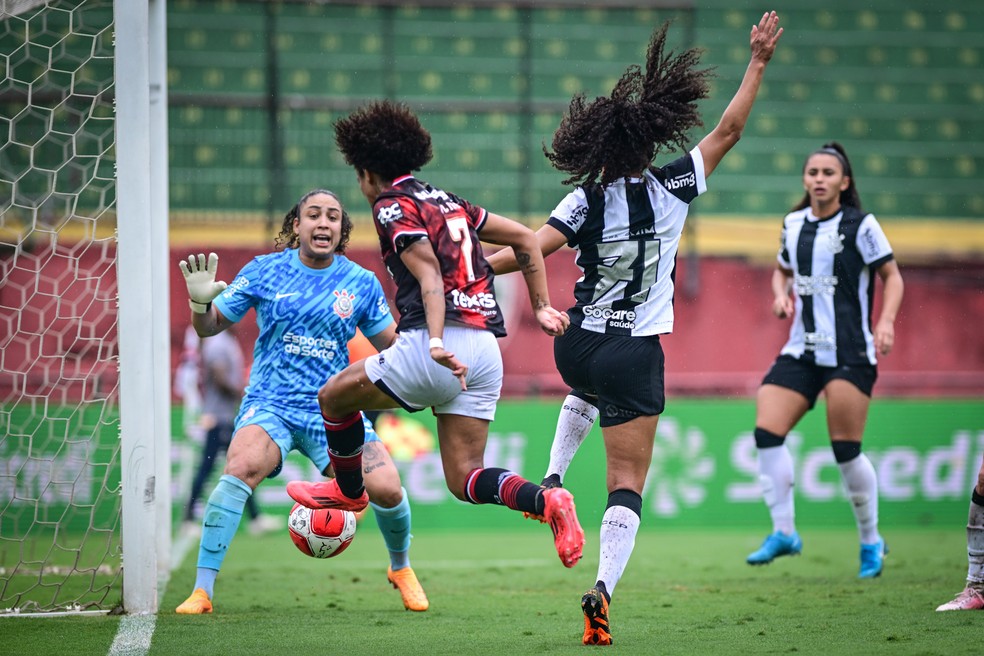 São Paulo e Corinthians disputam clássico decisivo no Paulistão Feminino