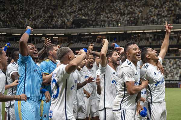 O futebol como esporte de excelência: conquistas e evolução ao longo dos anos.