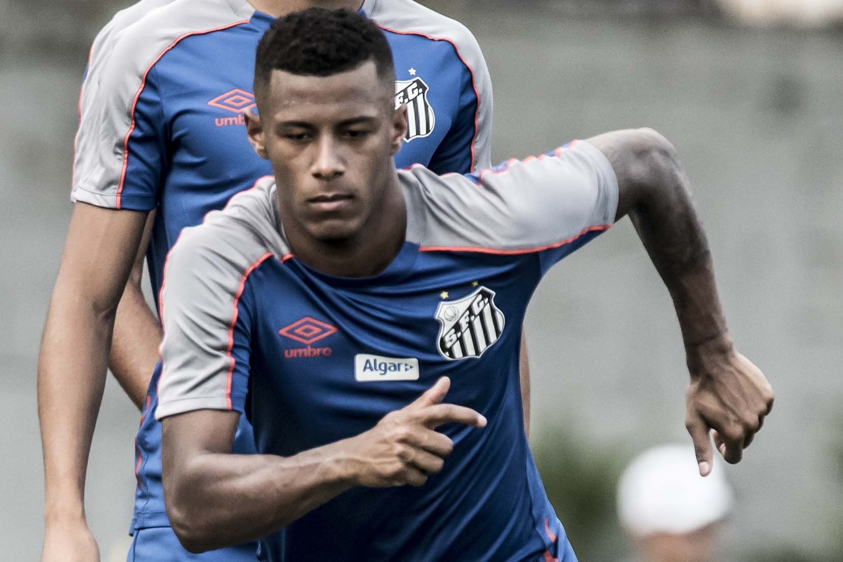 Em busca de atacantes, Chape monitora Arthur Gomes e Copete, do Santos