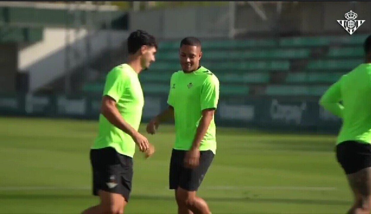 Advogados do Palmeiras tentam viabilizar transferência de Vitor Roque com La Liga.