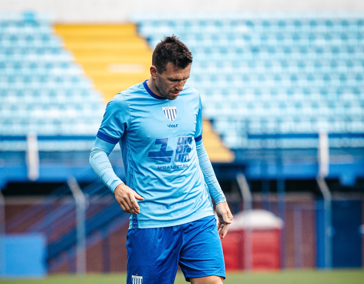 Eduardo Brock volta de suspensão no Avaí
