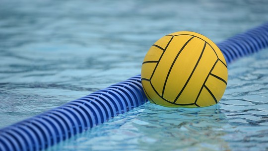 Verão ativo: acessórios esportivos para piscina e quintal