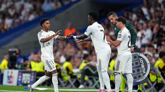 Jornais espanhóis apontam disputa por posição entre Vini Jr. e Rodrygo no Real: "A luta do ano" - Brasileiros sofrem os pênaltis convertidos por Mbappé na vitória de virada sobre o Olympique de Marselha
